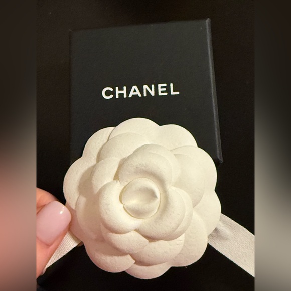 Authentic Chanel Gold Earrings 2022/2023 CC drop Chanel Earrings Gold plated - Picture 8 of 10